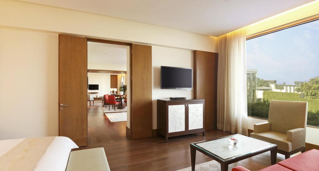 Luxury Suite With Two Way Airport Transfers,558436362:JPEG