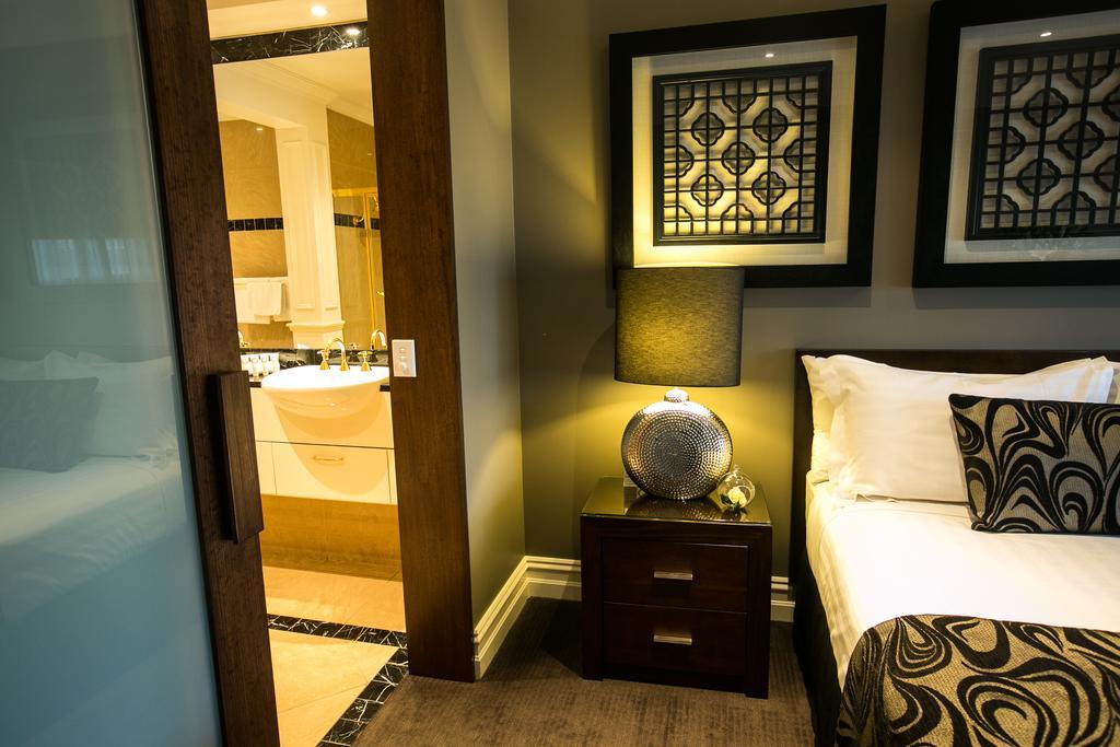 Deluxe Suite Spa Bath