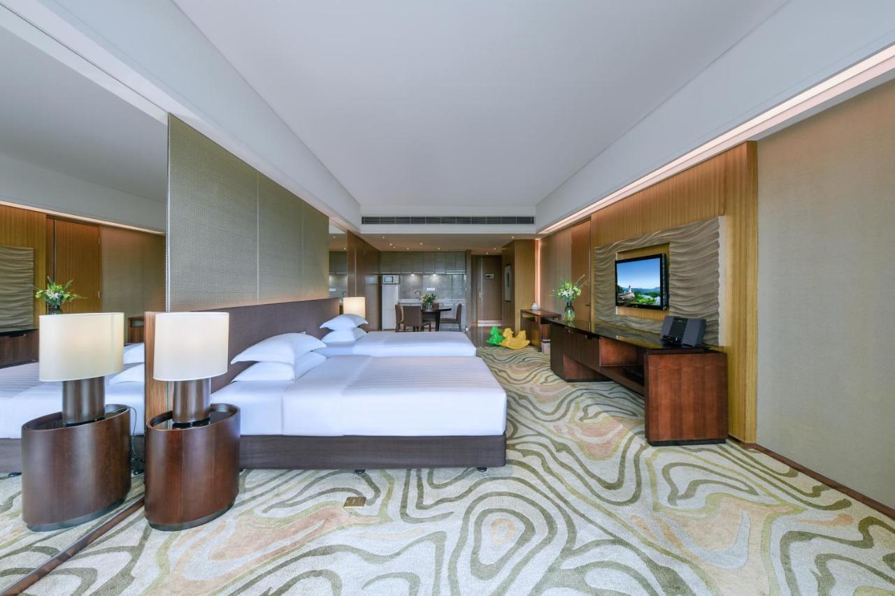 Grande Deluxe Twin Room Mountain View