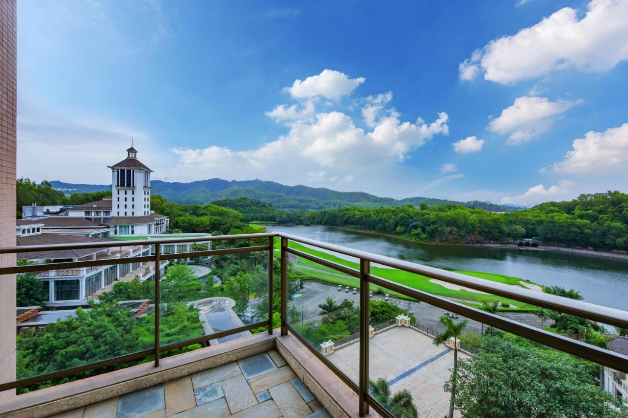 Grande Deluxe King Room Lake View