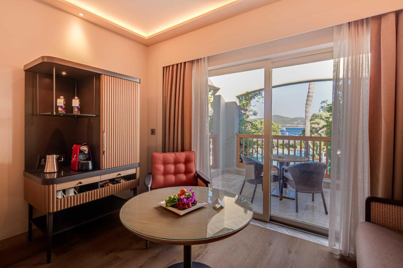 Deluxe King Sea View