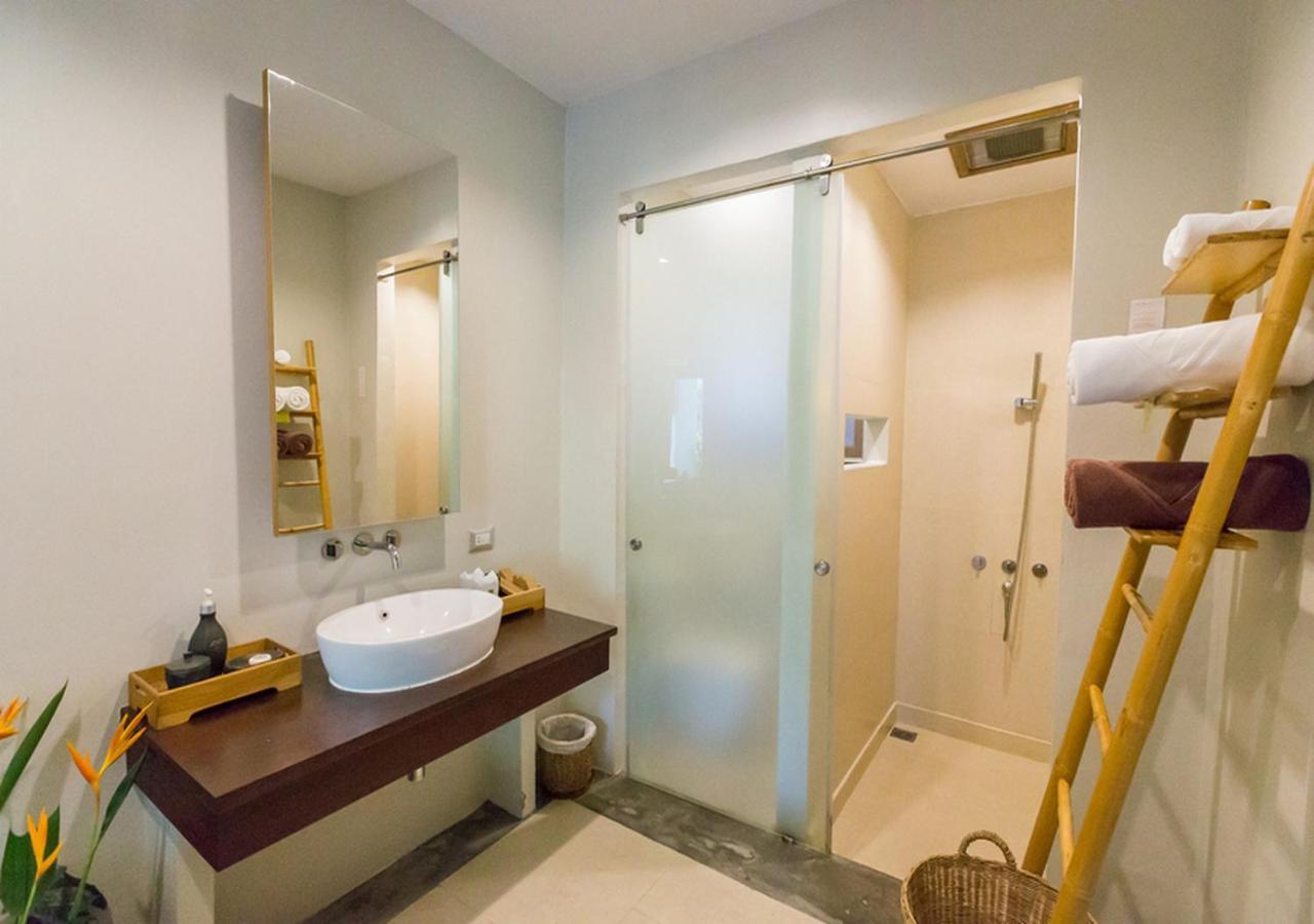 Deluxe Double Room with Pool Access,1129966974:JPEG