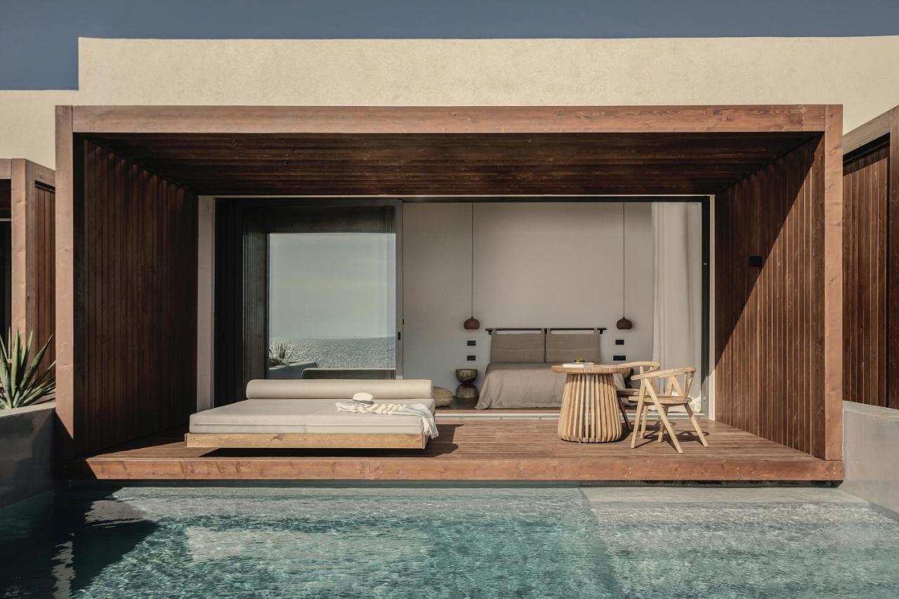 Relax Pool Suite Seafront