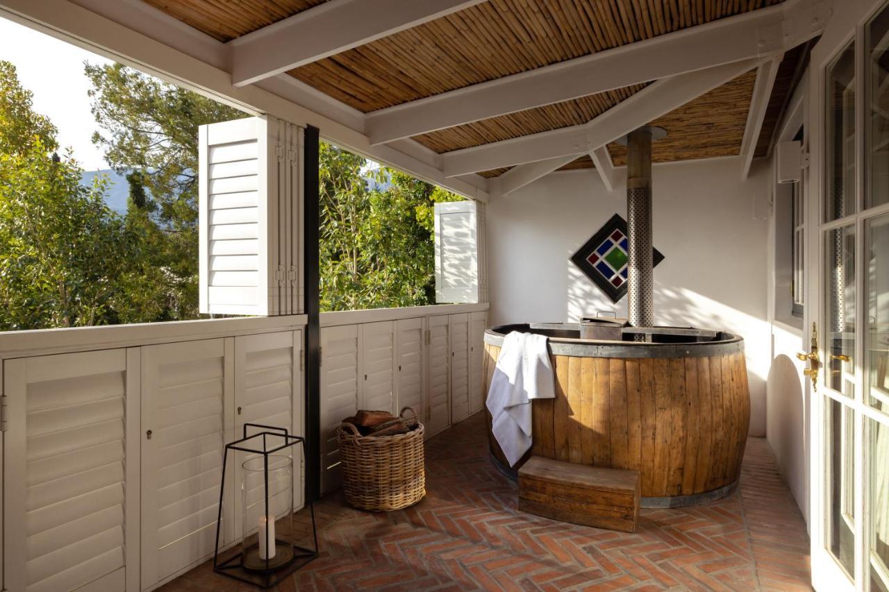 Studio Balcony