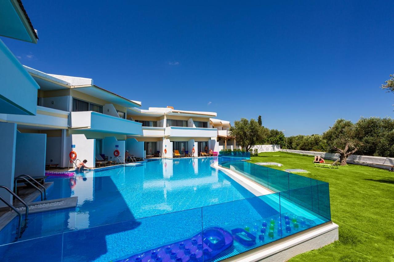 Deluxe Suite Swim-Up,1436525335:JPEG