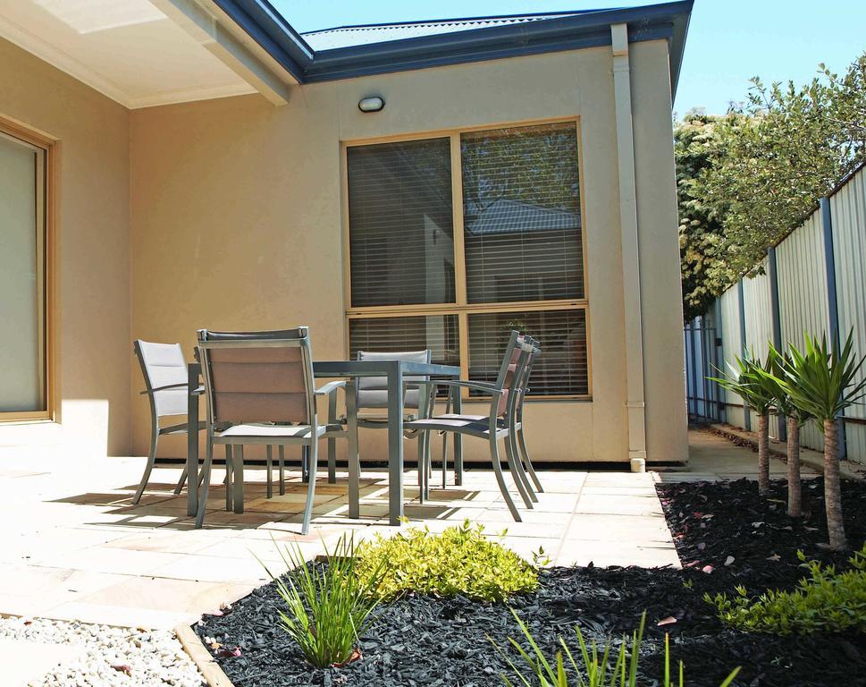 Three-Bedroom House,544482456:JPEG