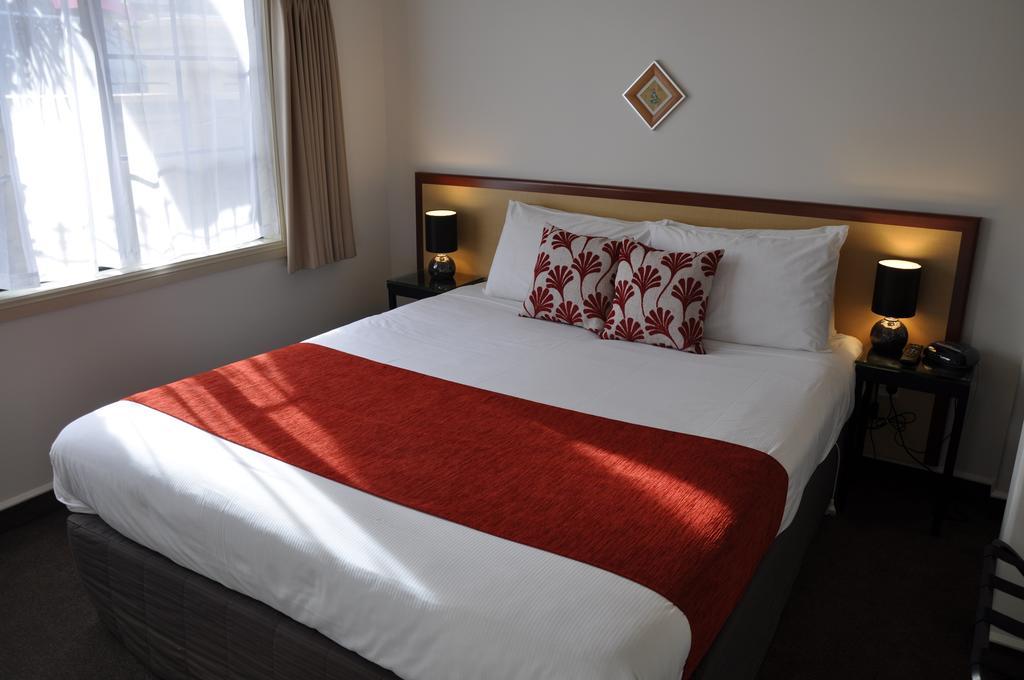 Deluxe One-Bedroom Suite