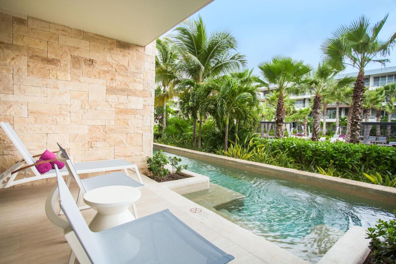 Preferred Club Junior Suite Swimout Tropical View King