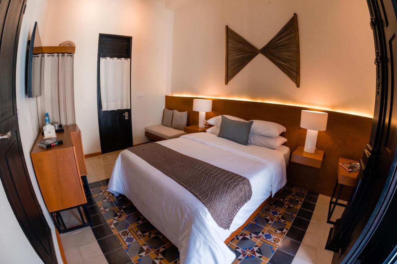 Suite,1208268832:JPEG