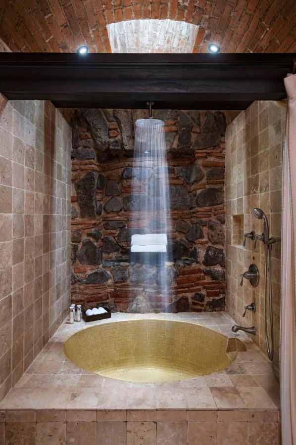 Suite with Hot Tub,1641737396:JPEG