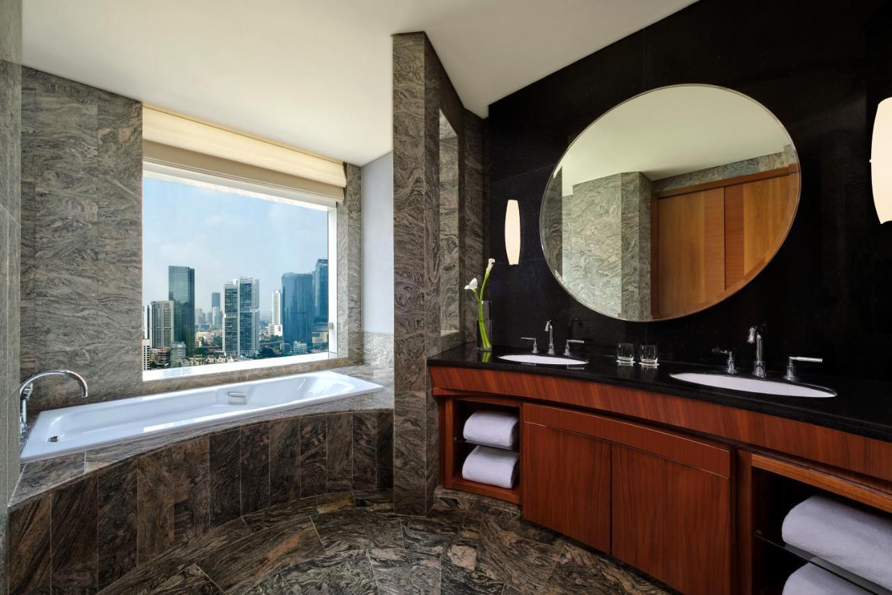 Guest Room - Club Lounge Access