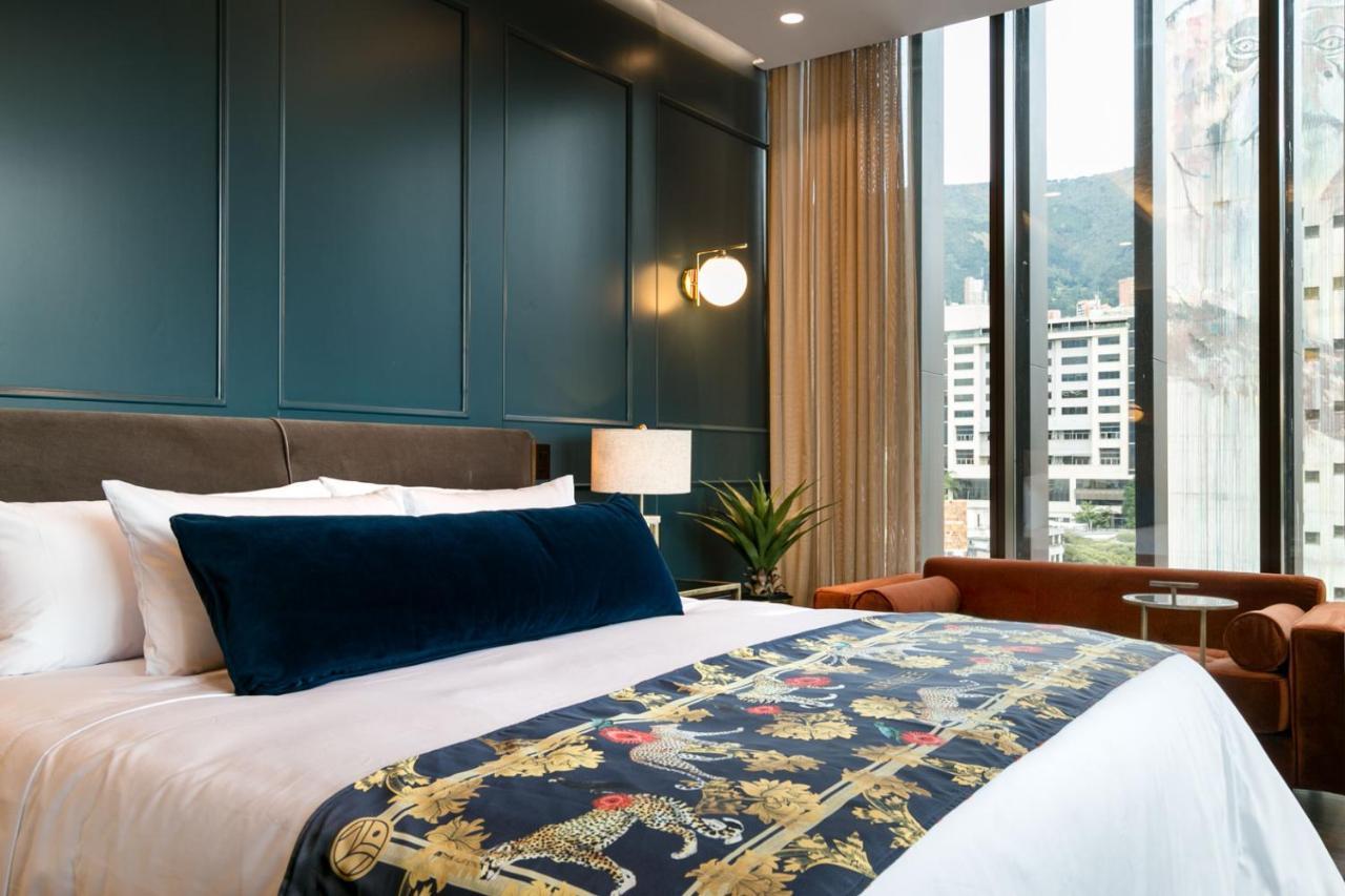 Suite Esquinera con 1 cama extragrande en planta alta