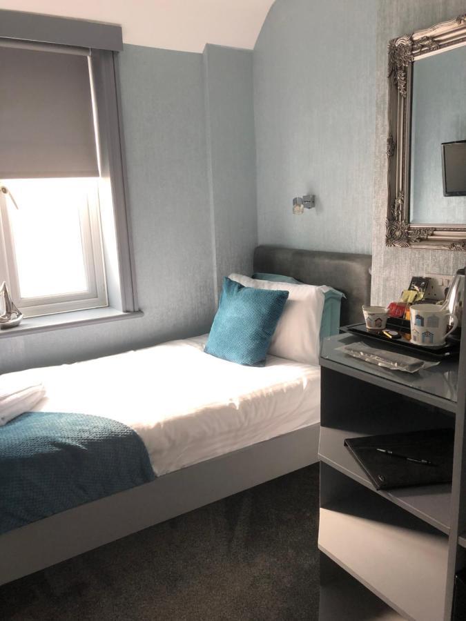 Small Single Room - No Private Parking,1146123331:JPEG