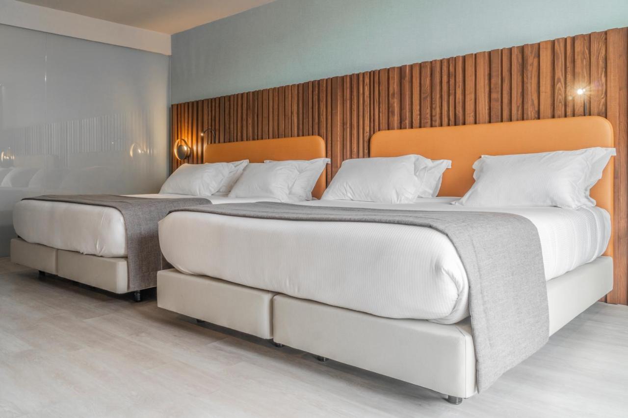 Standard Dreibettzimmer mit Meerblick