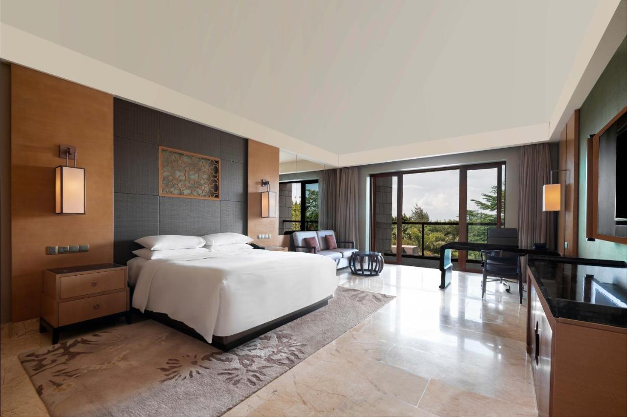 Deluxe Garden View Room King