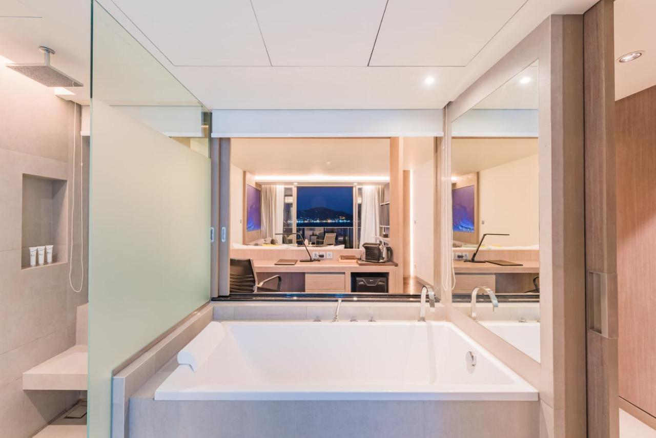 Grand Ocean Room