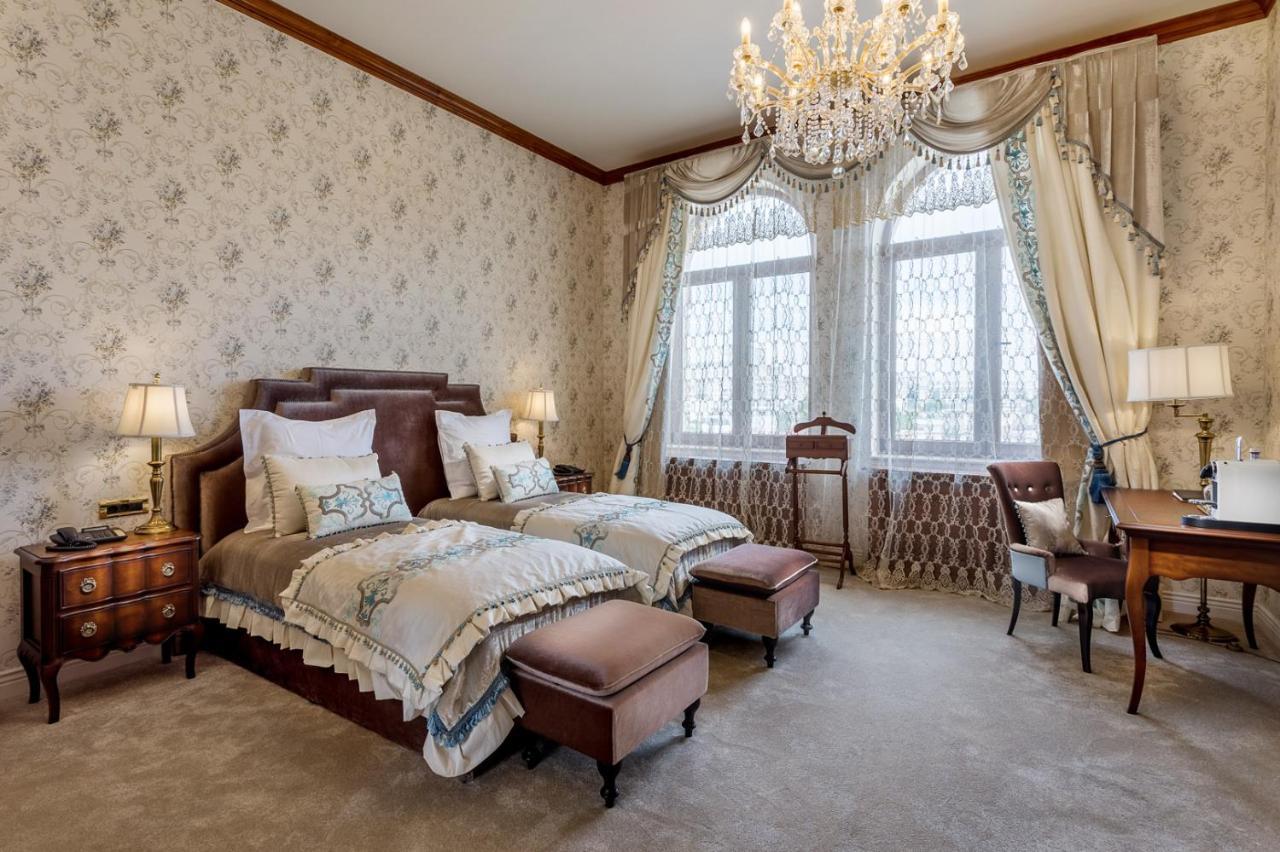 Deluxe Chic Parliament View Room