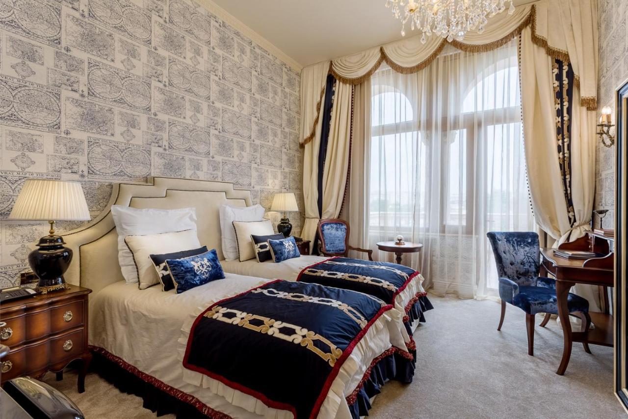 Deluxe Chic Parliament View Room