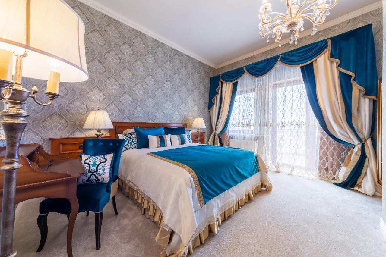 Deluxe Chic Parliament View Room