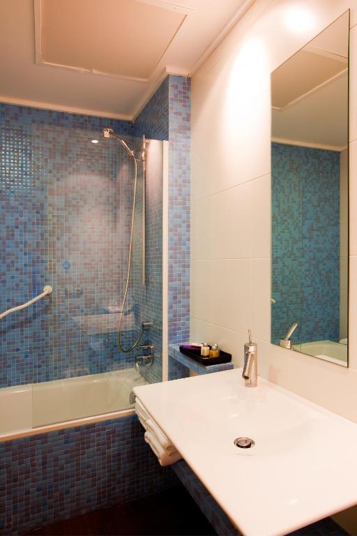 Double or Twin Room with Terrace