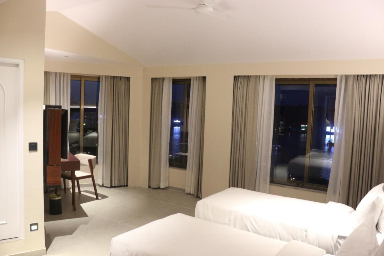 Premium Riverview Twin Room