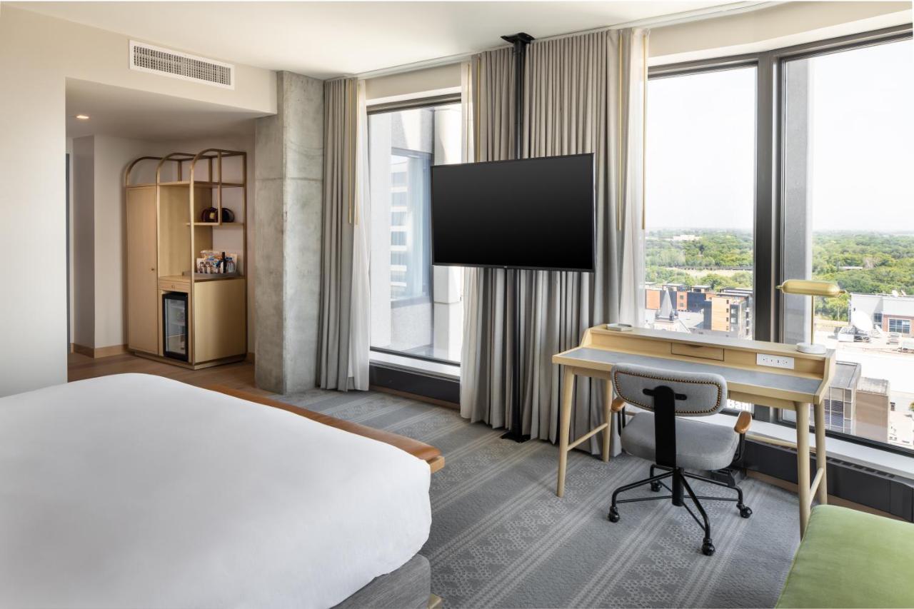 Deluxe King Room