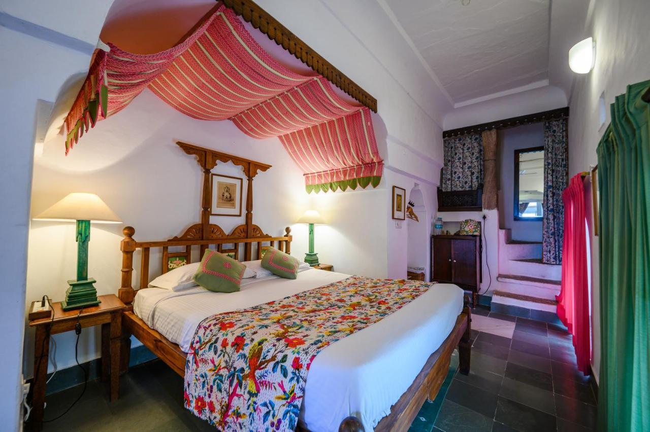Heritage Romance Room Enjoy a on spa laundry vintage car services alongside complimentary evening tea guided fort tours morning yoga 700 AM – 800 AM