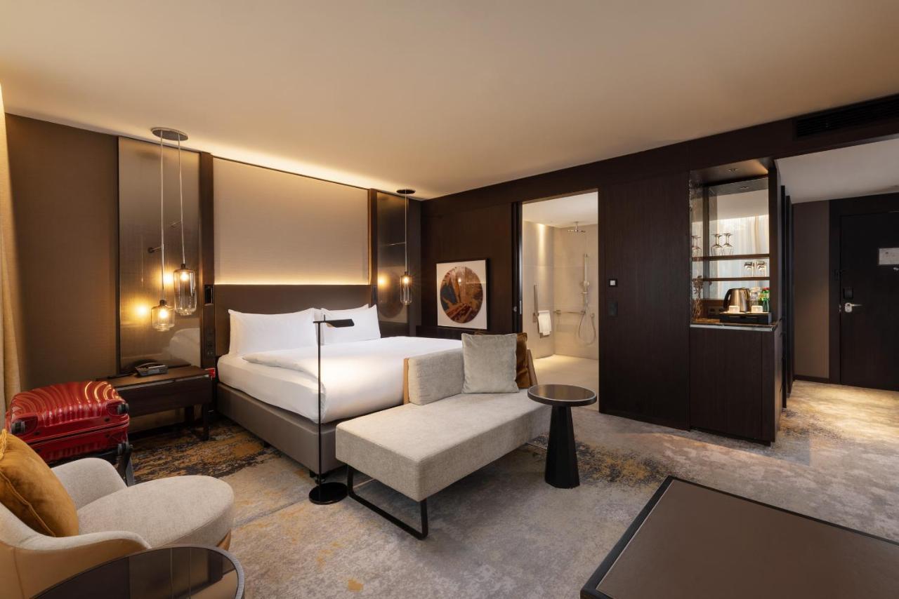 Classic King Room Accessible