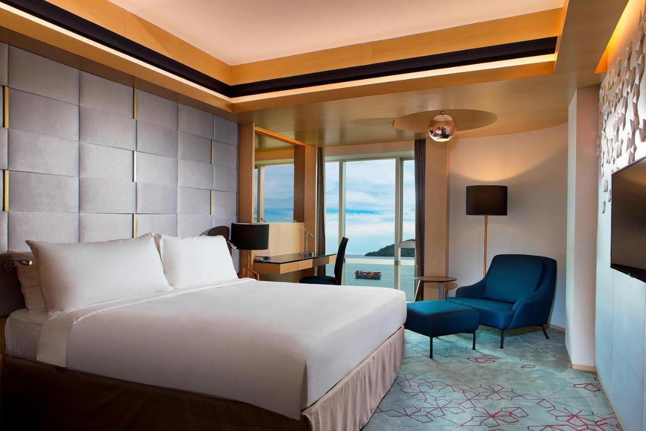 One-Bedroom Suite - Club Lounge Access,1164288951:JPEG