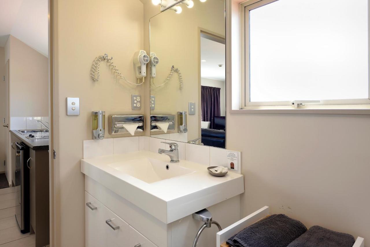 Deluxe Studio Spa Bath