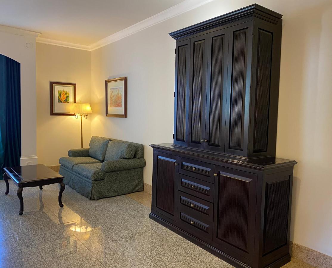Luxury Suite King Bed Non Smoking,1251657820:JPEG