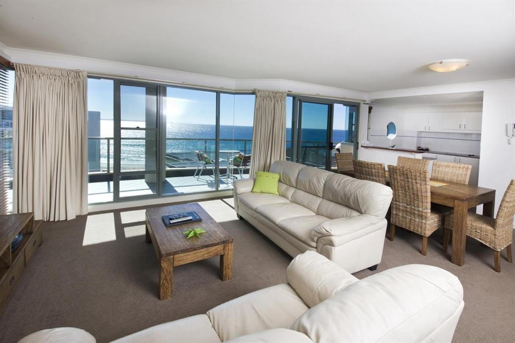 Deluxe Two-Bedroom Apartment (Floors 7-9),1167773200:JPEG