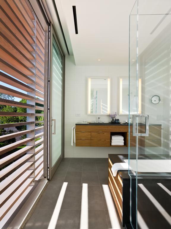Cottage King Suite