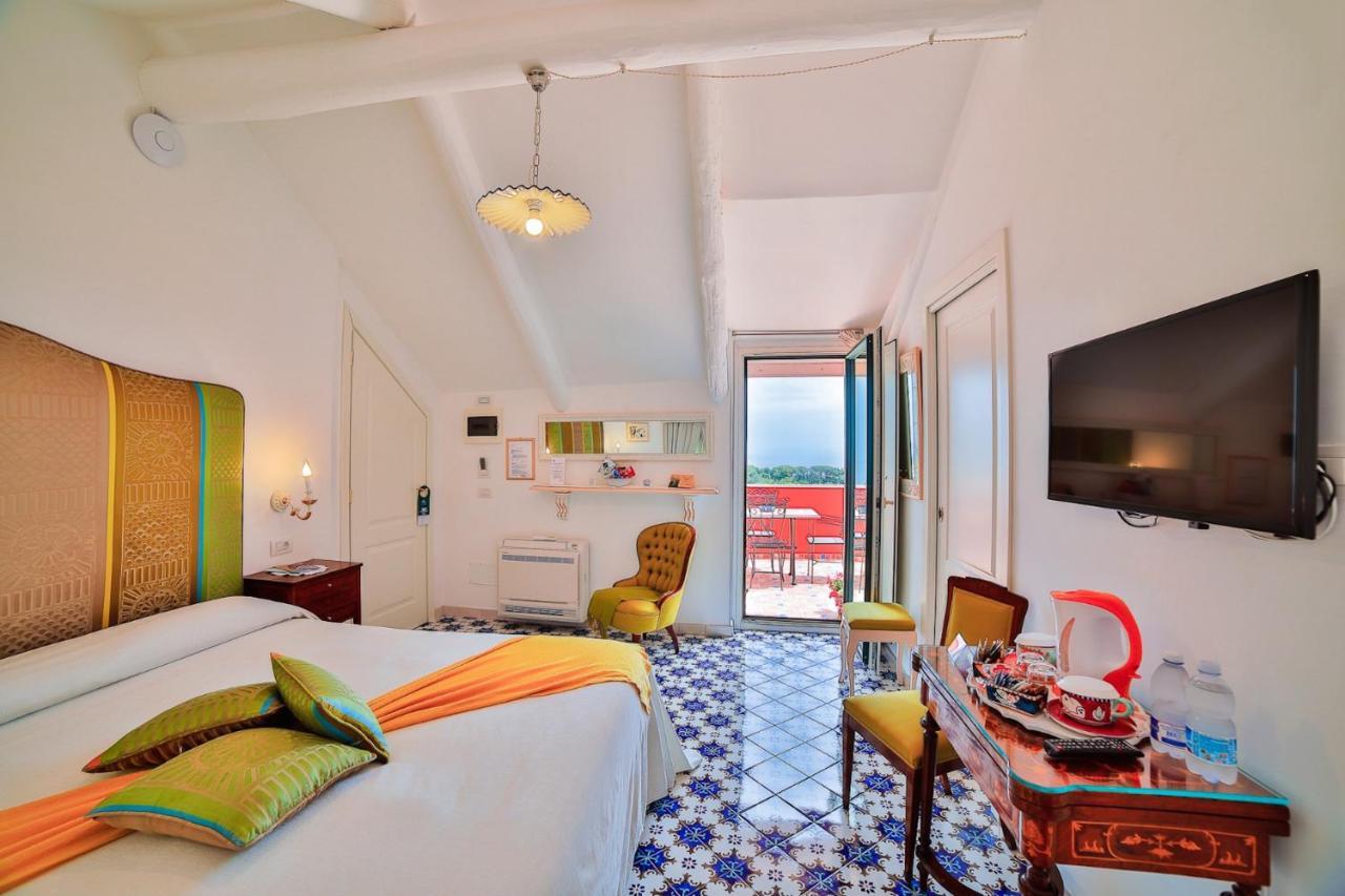 Deluxe Suite with Balcony and Sea View,1170357022:JPEG