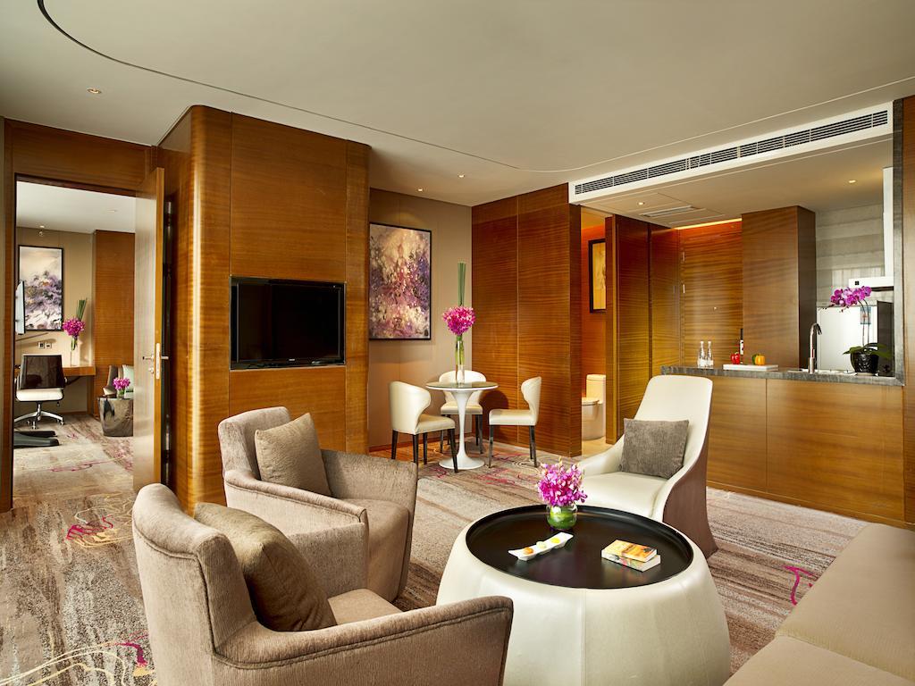 Luxury Twin Room with City View