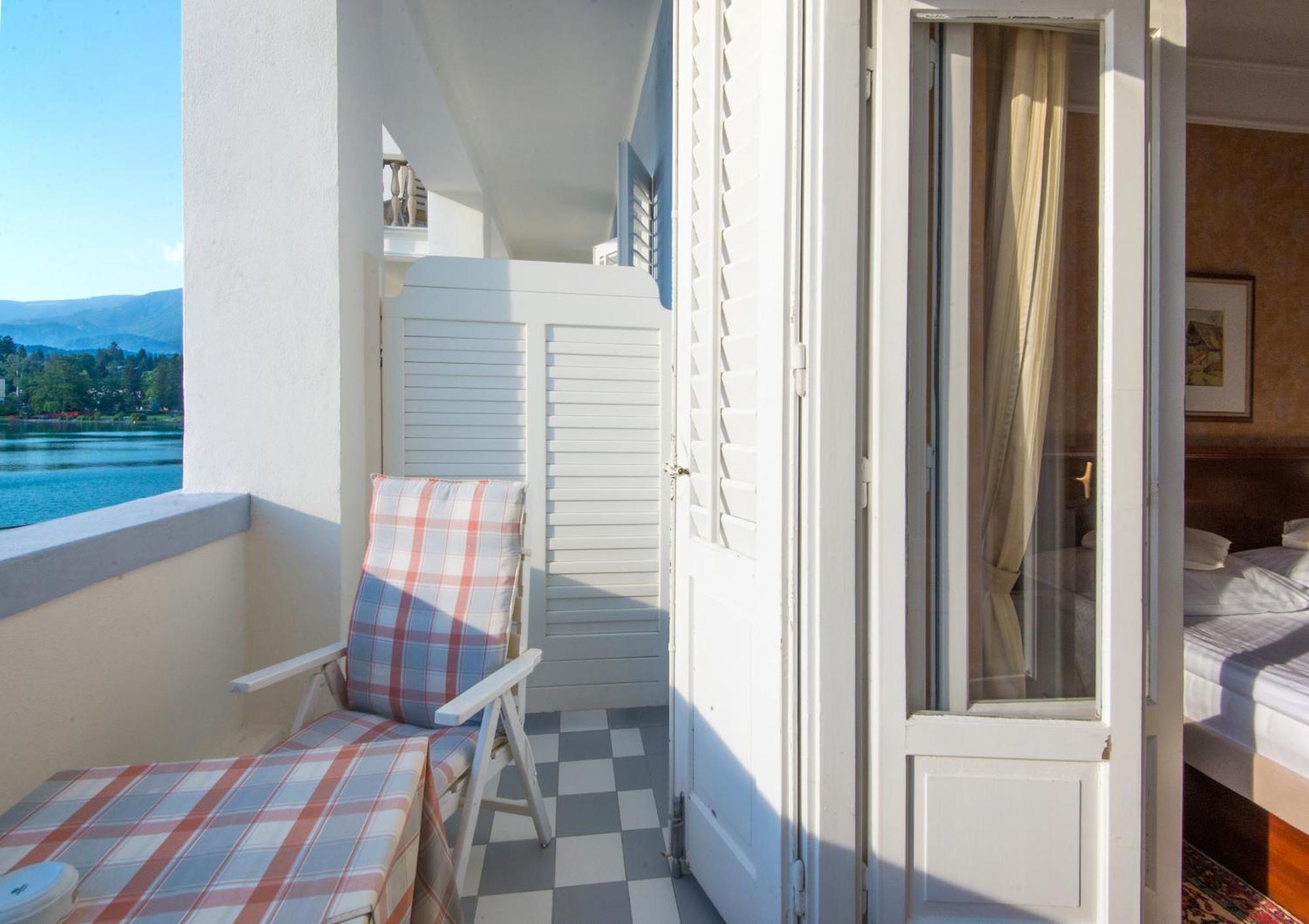 Double Room with Balcony and Lake View,1212954229:JPEG