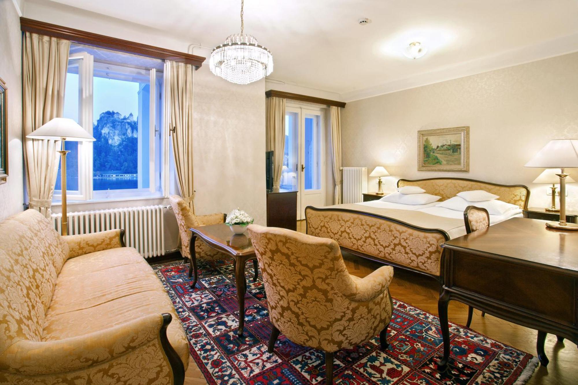 Suite with Balcony and Lake View,1212952975:JPEG