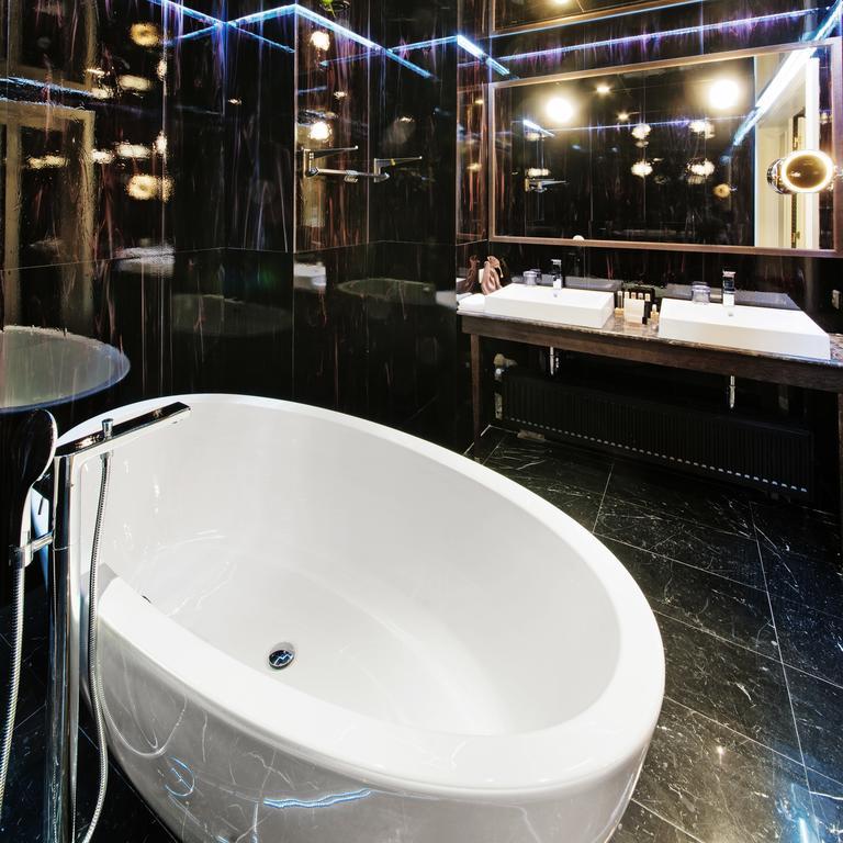 Onyx Tower Suite