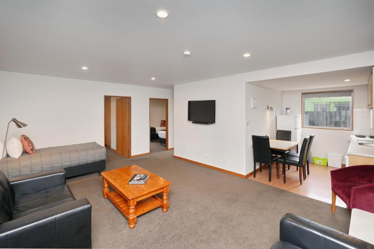 Two-Bedroom Apartment Spa Bath
