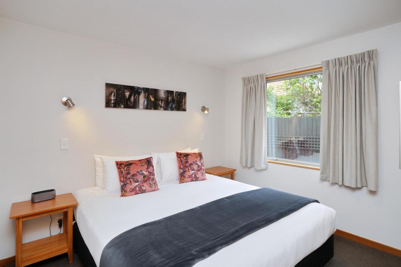 Two-Bedroom Apartment Spa Bath