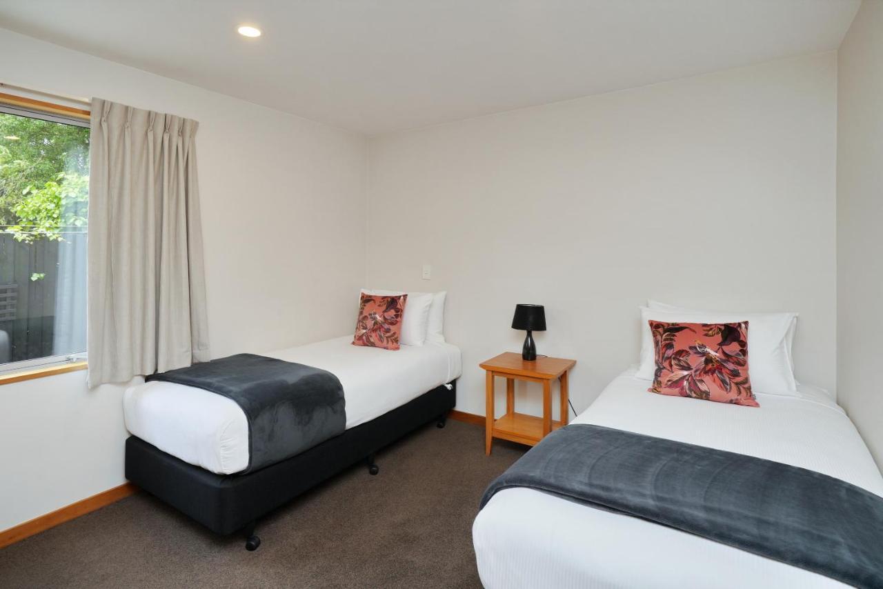 Two-Bedroom Apartment Spa Bath