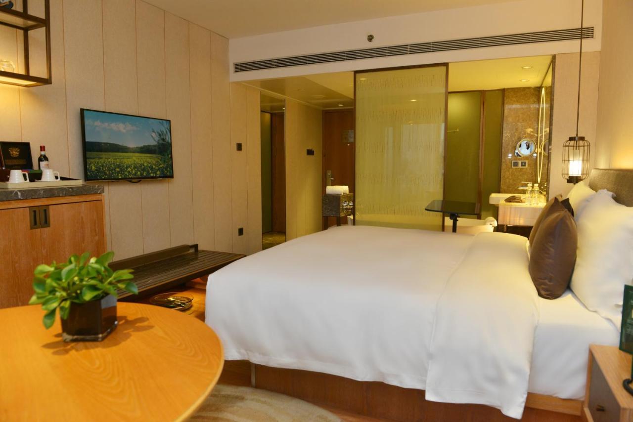 E500 King Room