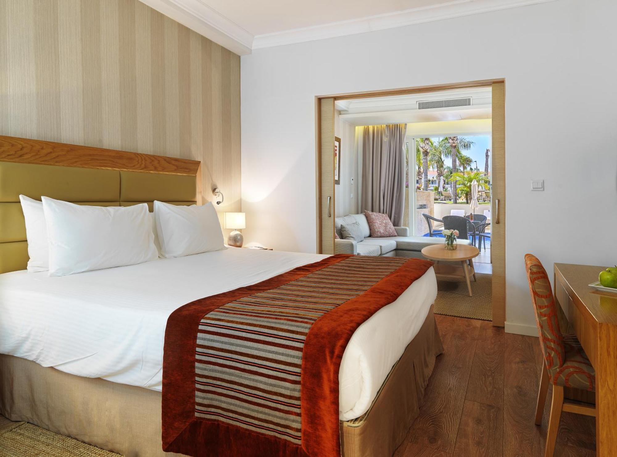 Deluxe Room Pool & Garden View