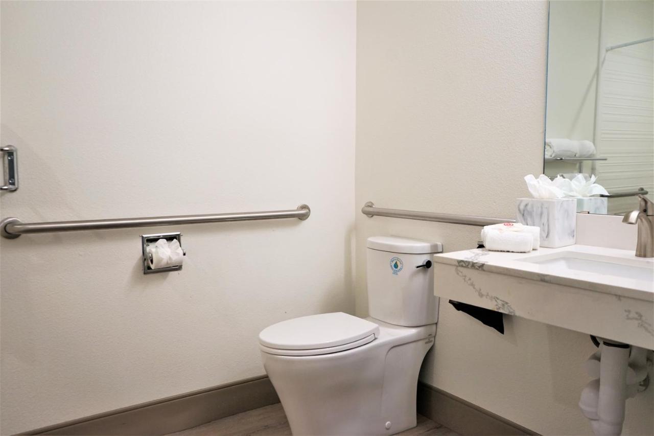 King Room with Roll-In Shower - Disability Access/Non Smoking