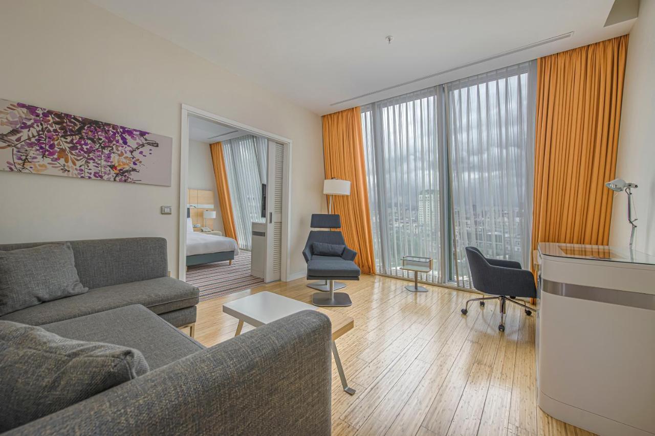 Family Room,1765591786:JPEG