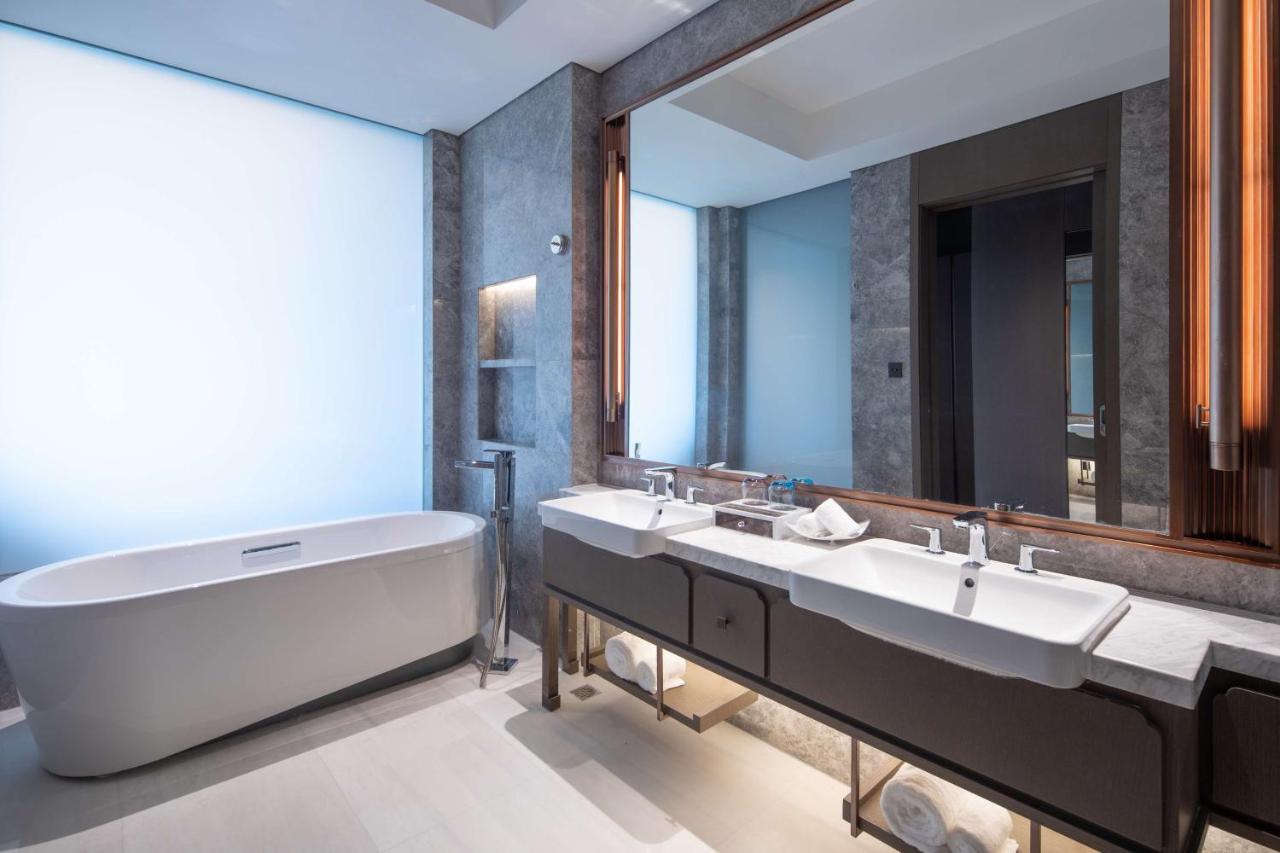 Executive Suite,1181489977:JPEG