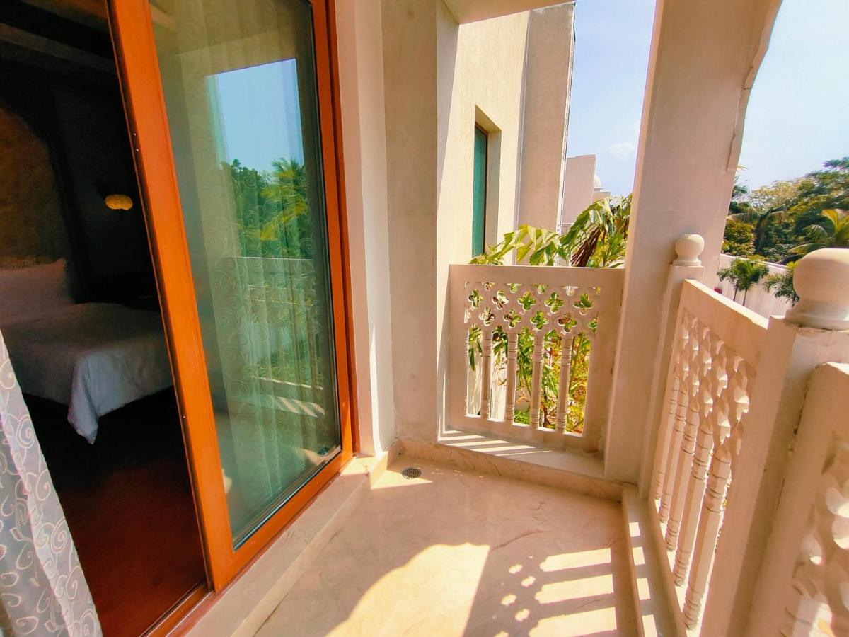 Deluxe Twin Room – Pathway View