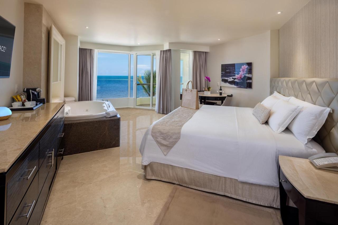 Superior Honeymoon Suite Ocean Front King Size Bed,1589133999:JPEG