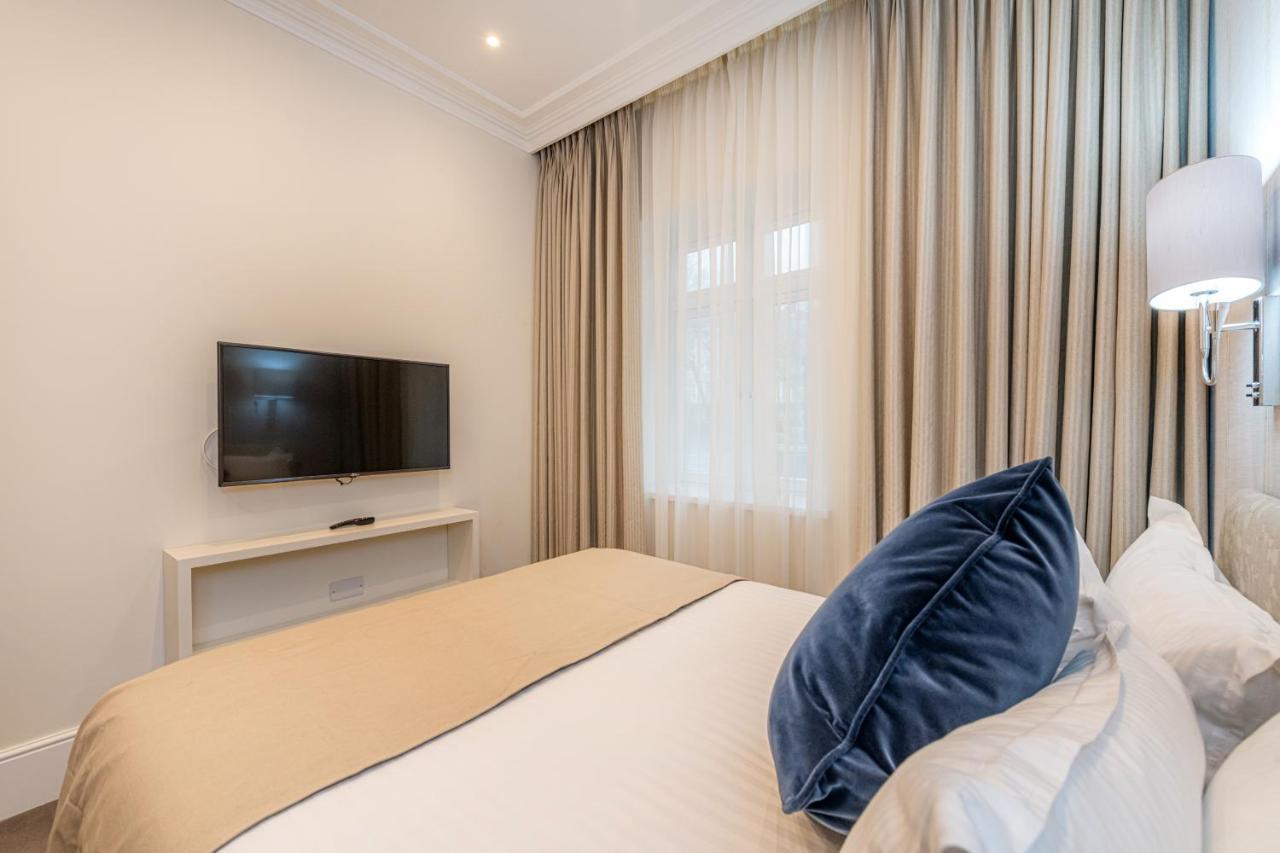Deluxe One Bedroom Apartment