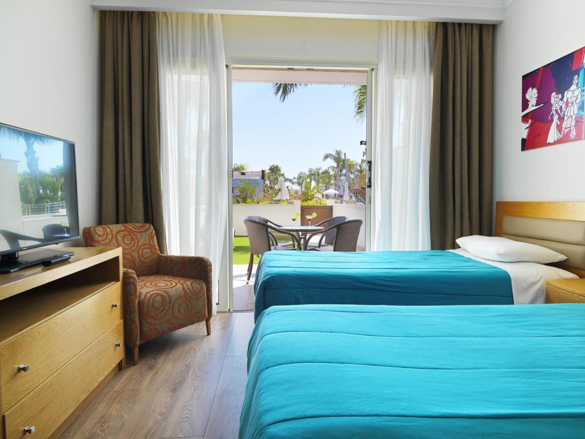 Family Junior Suite Private Garden Pool or Garden View,1275242404:JPEG